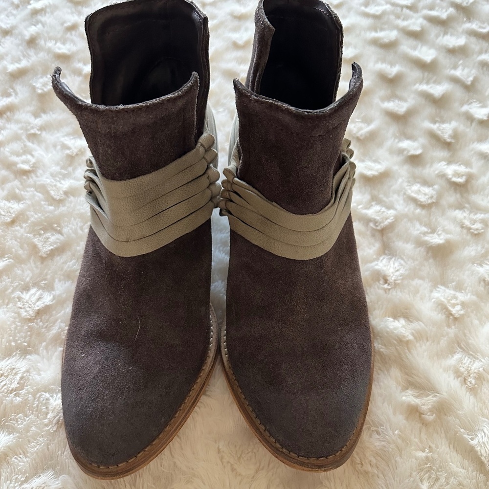 Diba True Booties, Sz 7